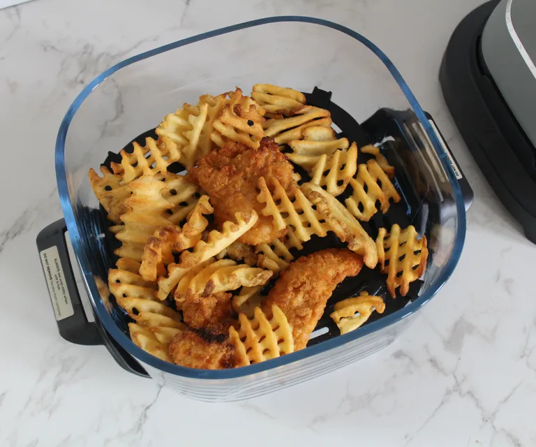 Test 1 Ninja Crispi : Frites et filets de poulet surgelés